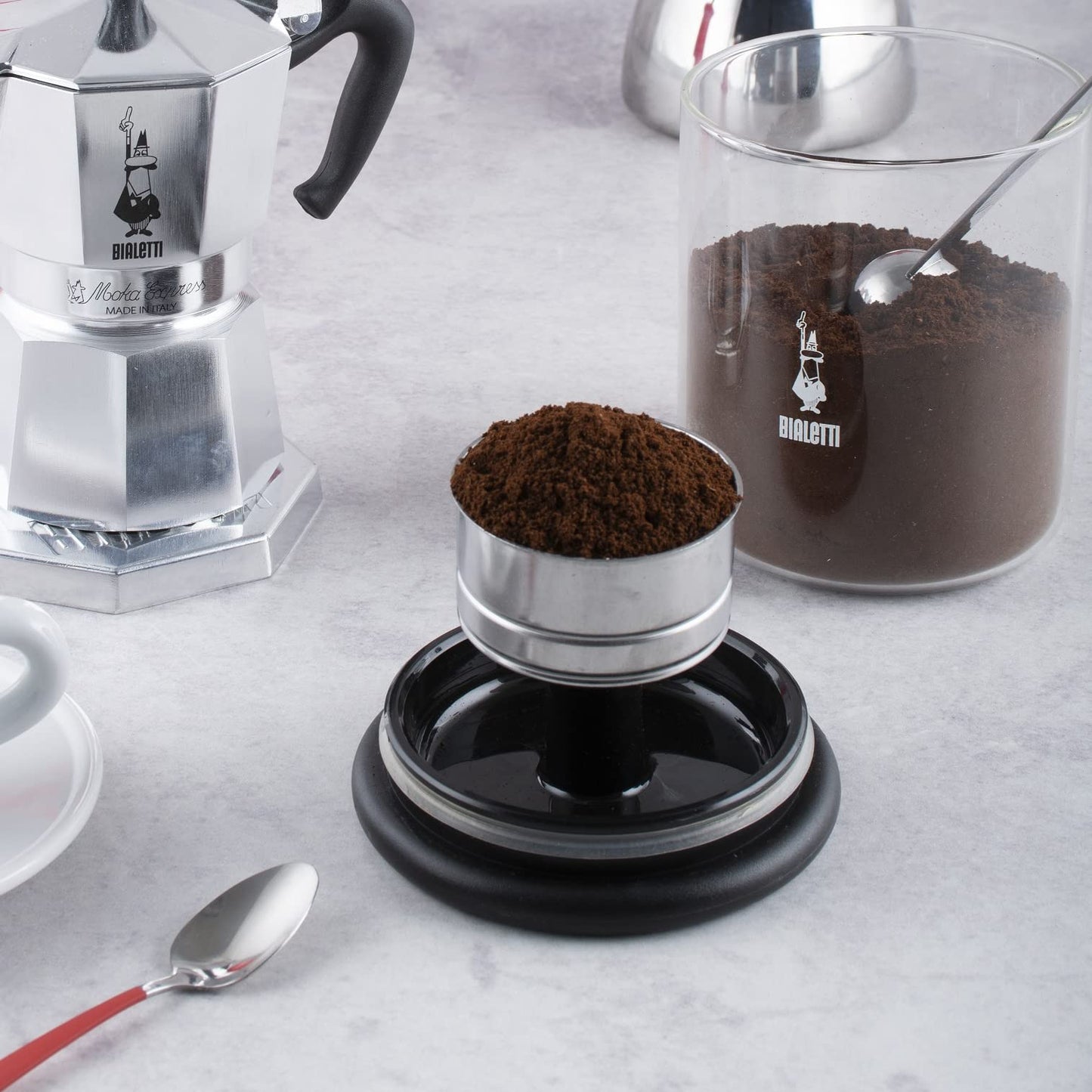 Bialetti Moka Pot (Moka Express)1