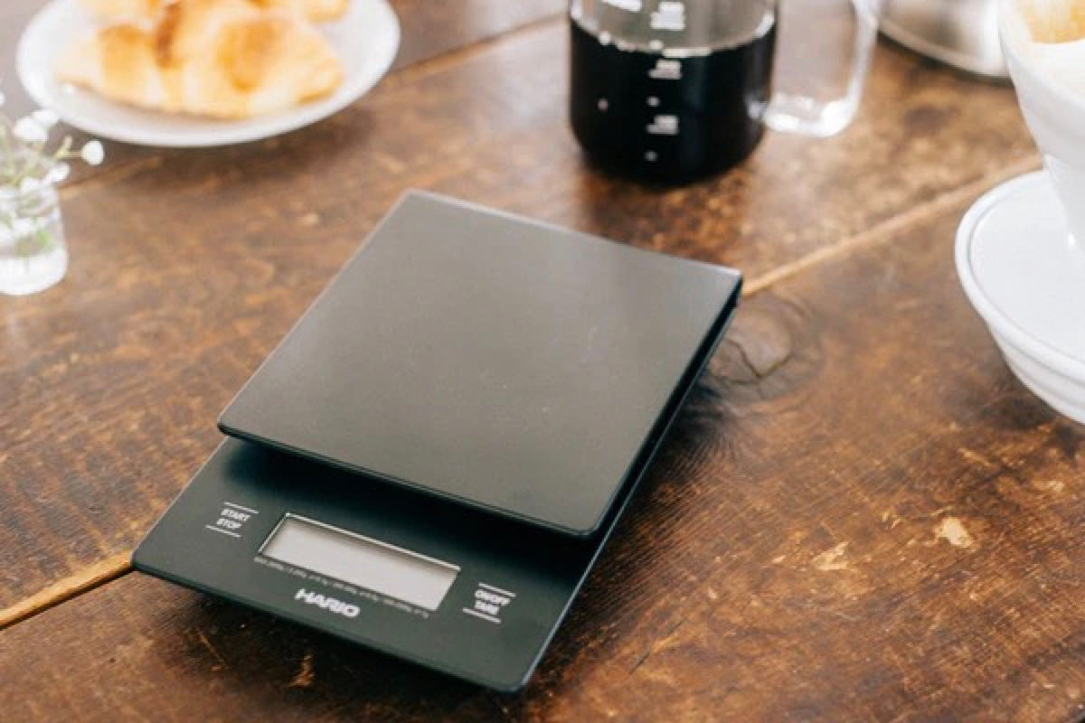 Hario V60 Drip Scale Black lifestyle 1 4