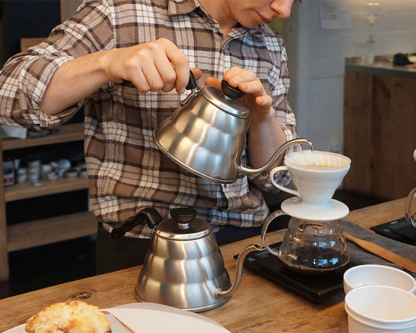 Hario V60 Coffee Dripper Ceramic / Red