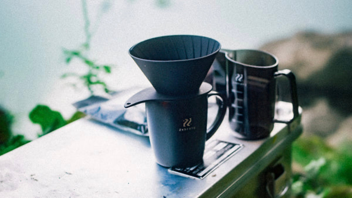 Hario V60 Flat Dripper lifestyle 3 4